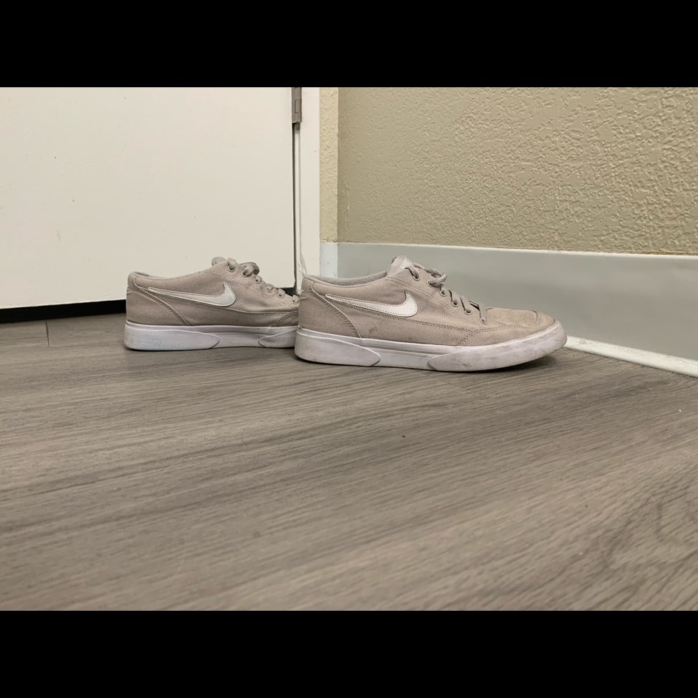 Women’s canvas Nike shoes - Picture 2 of 6